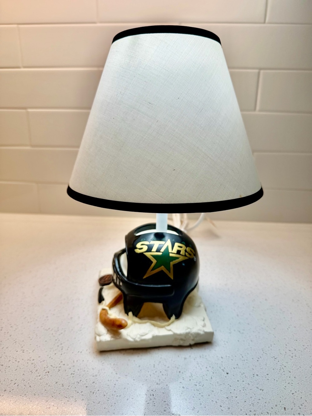 NEW VTG NHL Hockey DALLAS STARS Porcelain Ceramic Hand Painted Lamp WORKS!